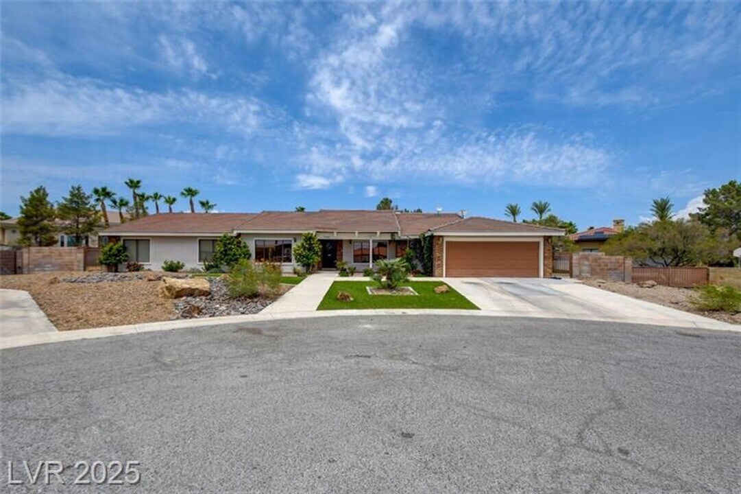 7040 Bailey Cir in Las Vegas, NV - Building Photo