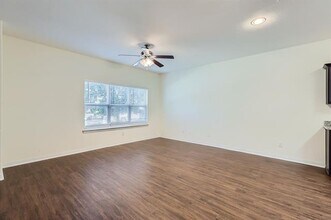 1320 Lakecrest Ln in Lewisville, TX - Building Photo - Building Photo