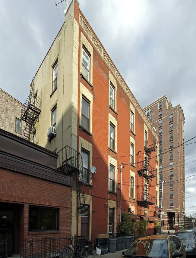 200 Hudson St in Hoboken, NJ - Foto de edificio - Building Photo