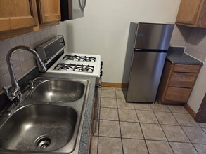 610 W Wisconsin Ave, Unit 24 in Milwaukee, WI - Building Photo - Building Photo