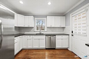 125 Twin Brook Rd in Hamden, CT - Building Photo