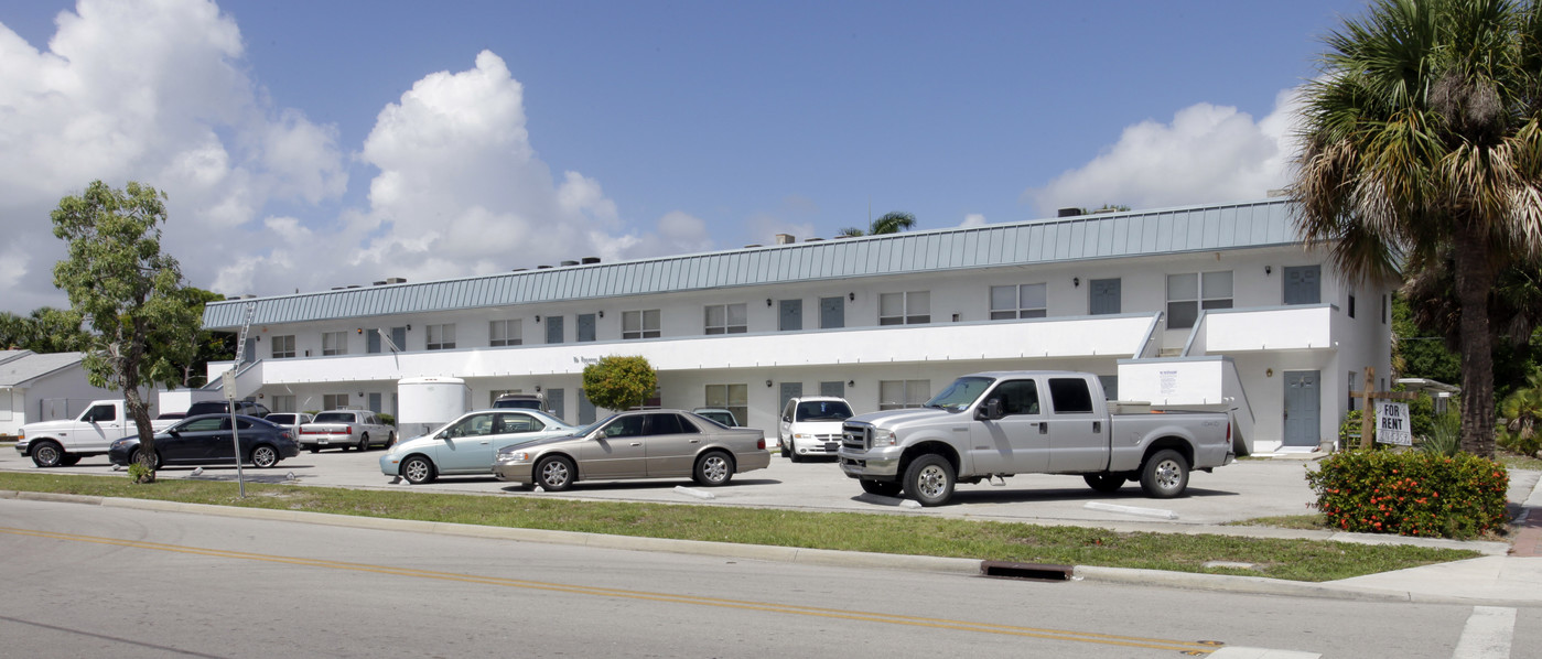 Regency House in Fort Pierce, FL - Building Photo