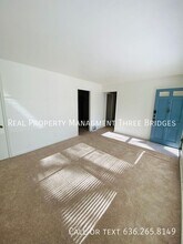 9 Regina Ct in Florissant, MO - Foto de edificio - Building Photo