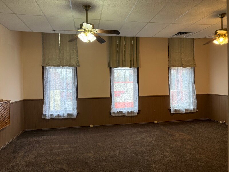 111 N Market St in Winamac, IN - Building Photo