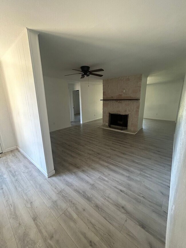 8216 Elkridge Ave in Lubbock, TX - Building Photo - Building Photo
