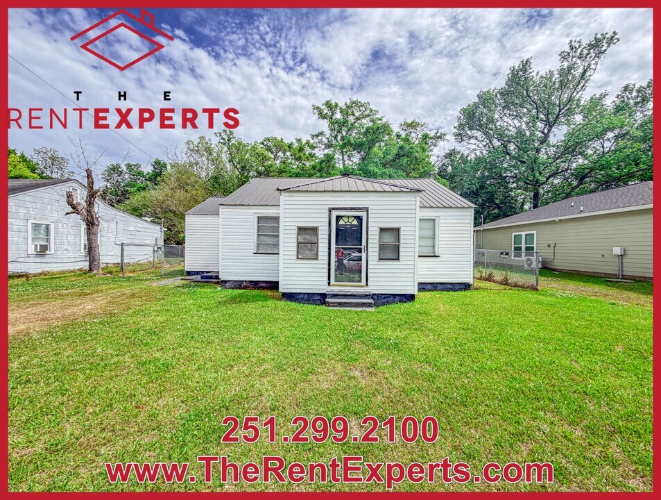 1351 Dauphin Island Pkwy in Mobile, AL - Building Photo