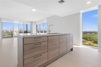 16385 Biscayne Blvd, Unit 1921 in Aventura, FL - Foto de edificio - Building Photo