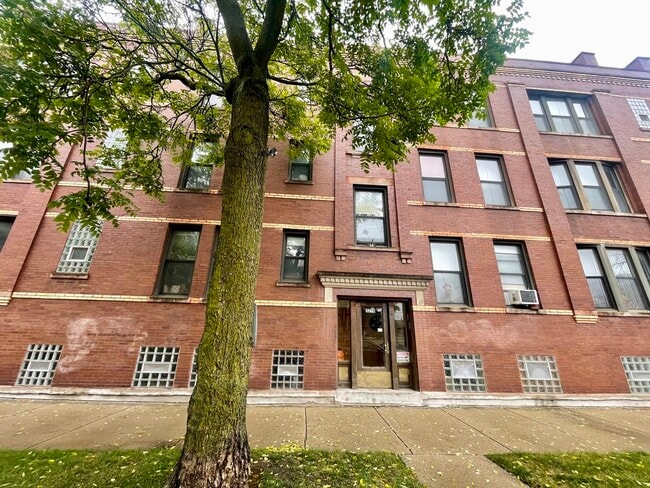 3270 W Dickens Ave in Chicago, IL - Building Photo - Building Photo