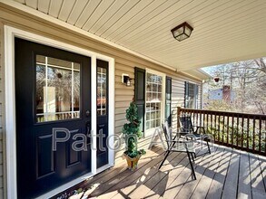 689 New Haw Creek Rd in Asheville, NC - Building Photo - Building Photo