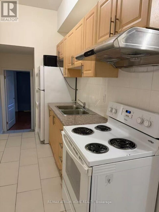 property at 413 Spadina Ave.