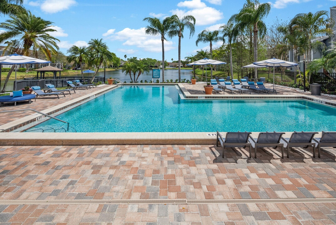 Fairways at Feather Sound in Clearwater, FL - Foto de edificio