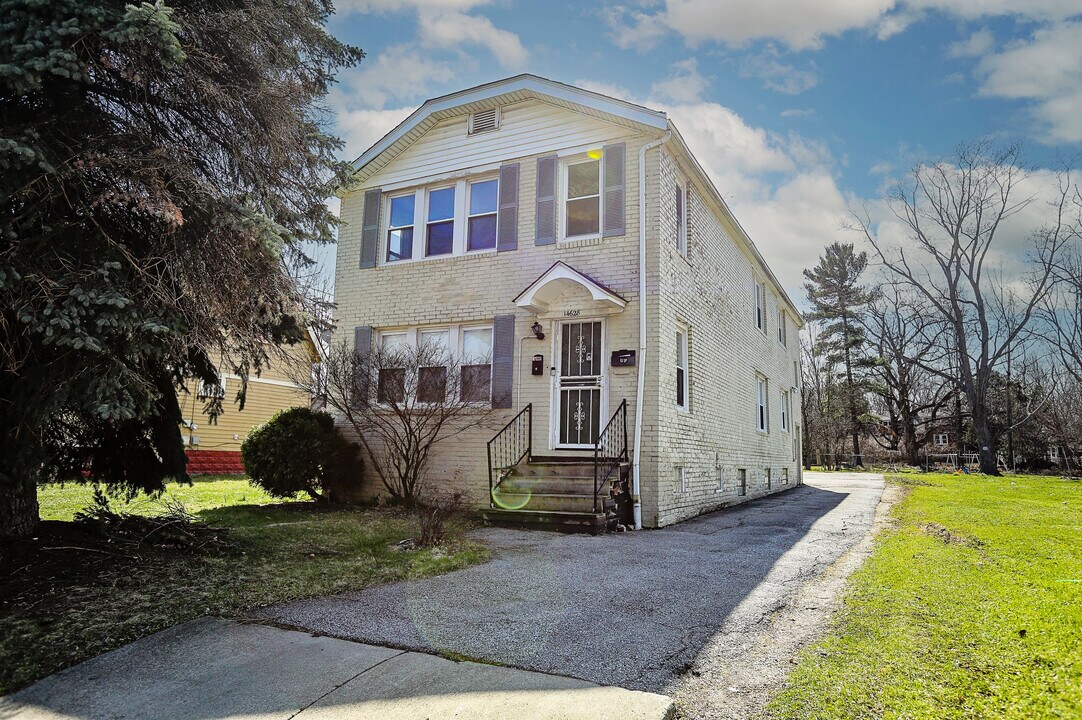 14628 Granger Rd, Unit 2 in Maple Heights, OH - Foto de edificio