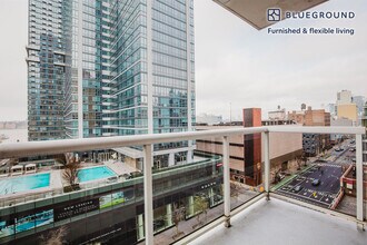 560 W 43rd St in New York, NY - Building Photo - Building Photo