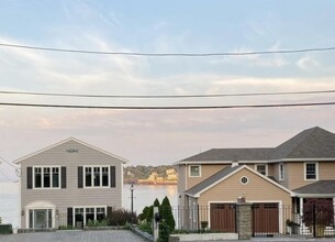 42 Little Nahant Rd in Nahant, MA - Foto de edificio - Building Photo