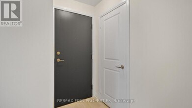 3260 Sheppard Ave E in Toronto, ON - Building Photo - Building Photo