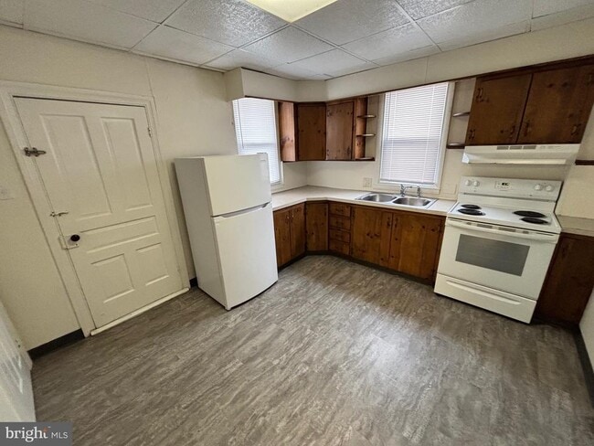 property at 1157 E King St