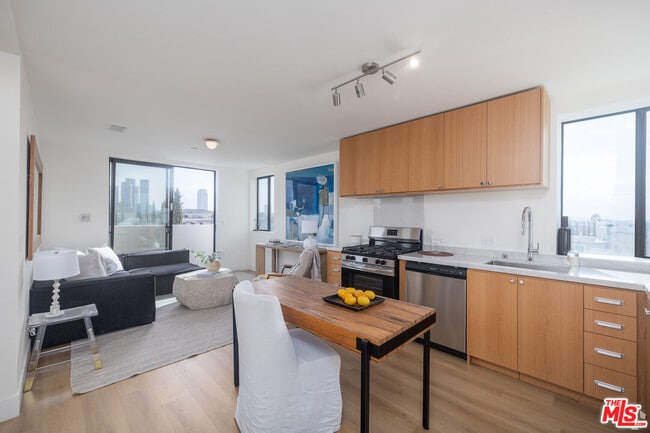 property at 1822 Overland Ave