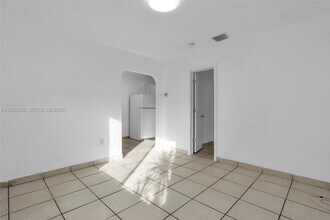 634 SW 10th St in Miami, FL - Building Photo - Building Photo