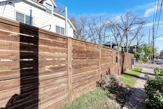 1218 Holly St in Austin, TX - Building Photo - Building Photo