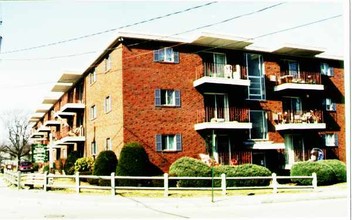 Maple Gardens in Weymouth, MA - Foto de edificio - Building Photo