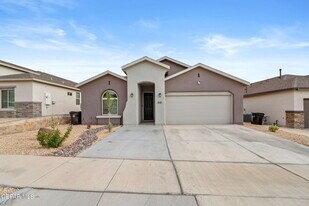 840 Via Glorieta in Santa Teresa, NM - Building Photo