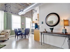 221 W Lancaster Ave in Fort Worth, TX - Building Photo - Building Photo