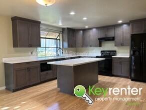 2722 Cambridge Dr in Steilacoom, WA - Building Photo - Building Photo