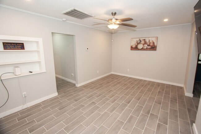 2422 Lone Oak Rd in Houston, TX - Foto de edificio - Building Photo