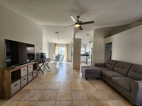 1441 Birchstone Ave in Brandon, FL - Building Photo - Building Photo