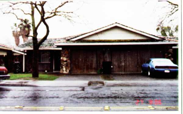 216-218 Woodrow Ave in Modesto, CA - Foto de edificio