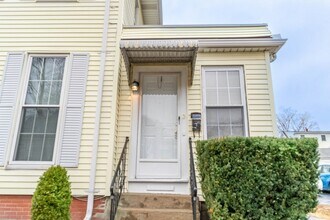 4 Pine St in Stoneham, MA - Building Photo - Building Photo