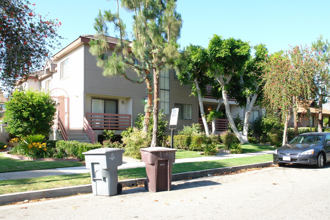 531 Oak St in Glendale, CA - Foto de edificio