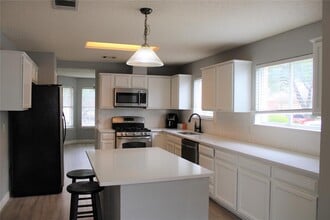 16205 Glorious Ln in Pflugerville, TX - Foto de edificio - Building Photo