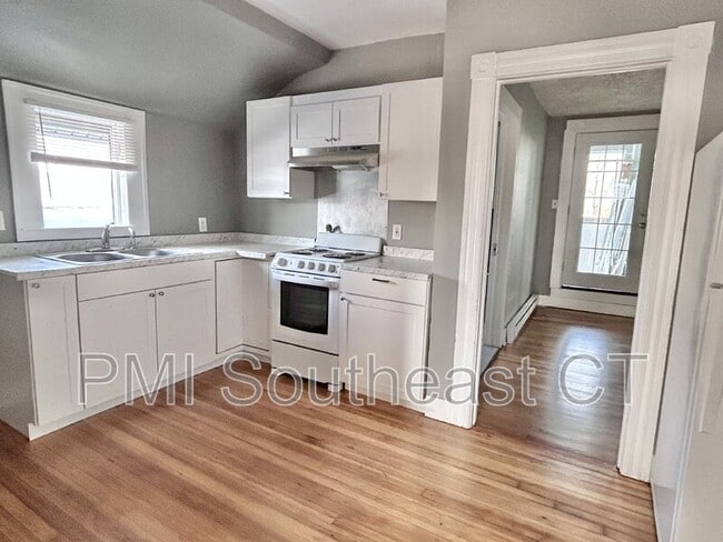 50 Montauk Ave in New London, CT - Foto de edificio - Building Photo