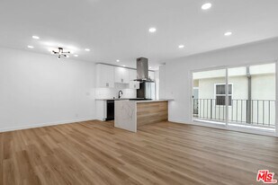 1021 N Genesee Ave in West Hollywood, CA - Building Photo