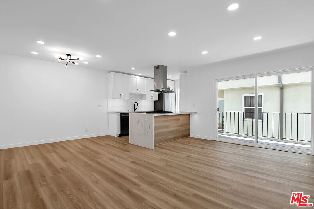 1021 N Genesee Ave in West Hollywood, CA - Building Photo