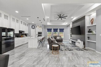 9388 N Queen Palm in Los Fresnos, TX - Building Photo - Building Photo