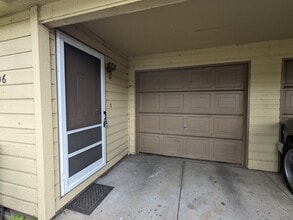 906 N 4th St in Klamath Falls, OR - Building Photo - Building Photo