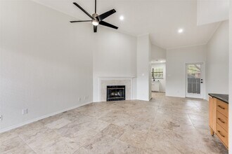 401 Pebble Way, Unit 239 in Arlington, TX - Building Photo - Building Photo