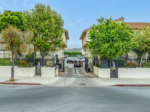 13080 Dronfield Ave in Sylmar, CA - Building Photo - Building Photo