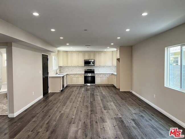 5062 CA-27 in Los Angeles, CA - Building Photo - Building Photo