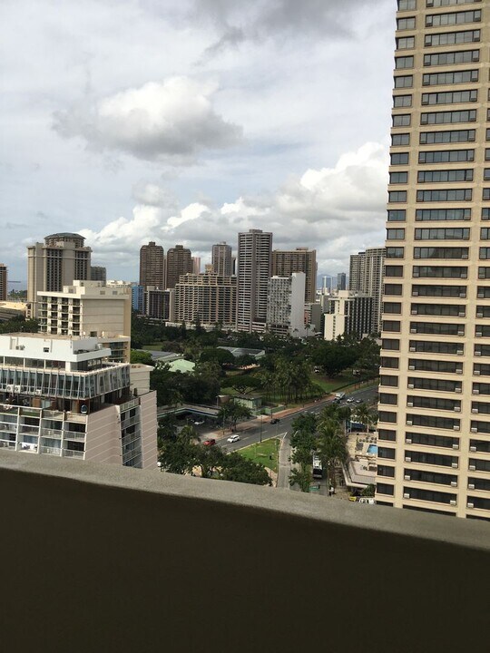 2092 Kuhio Ave. in Honolulu, HI - Building Photo