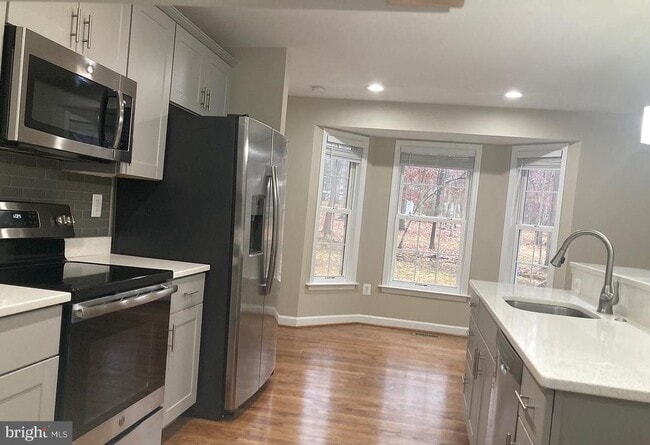 property at 3002 Lakeview Pkwy