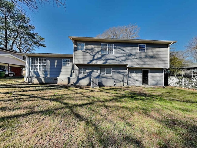 335 Dartmouth Dr SW in Atlanta, GA - Foto de edificio - Building Photo