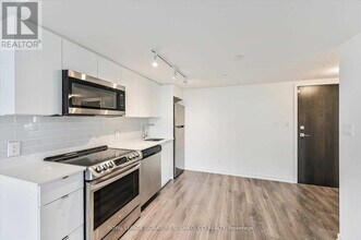 1401 O'Connor Dr in Toronto, ON - Building Photo - Building Photo