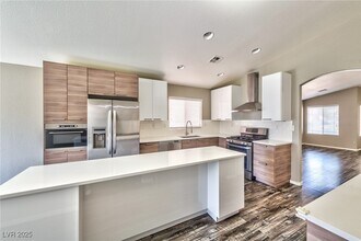 4982 Perrone Ave in Las Vegas, NV - Building Photo - Building Photo