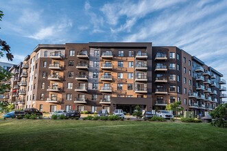 Le Saint-Laurent Apartments in Brossard, QC - Building Photo - Building Photo