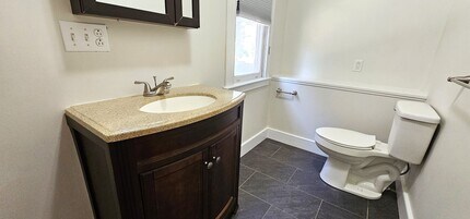 33 Pine St in Burlington, VT - Foto de edificio - Building Photo