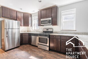 2765 W Francis Pl, Unit Garden in Chicago, IL - Building Photo