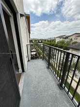 10401 NW 82nd St, Unit 34 in Doral, FL - Building Photo - Building Photo
